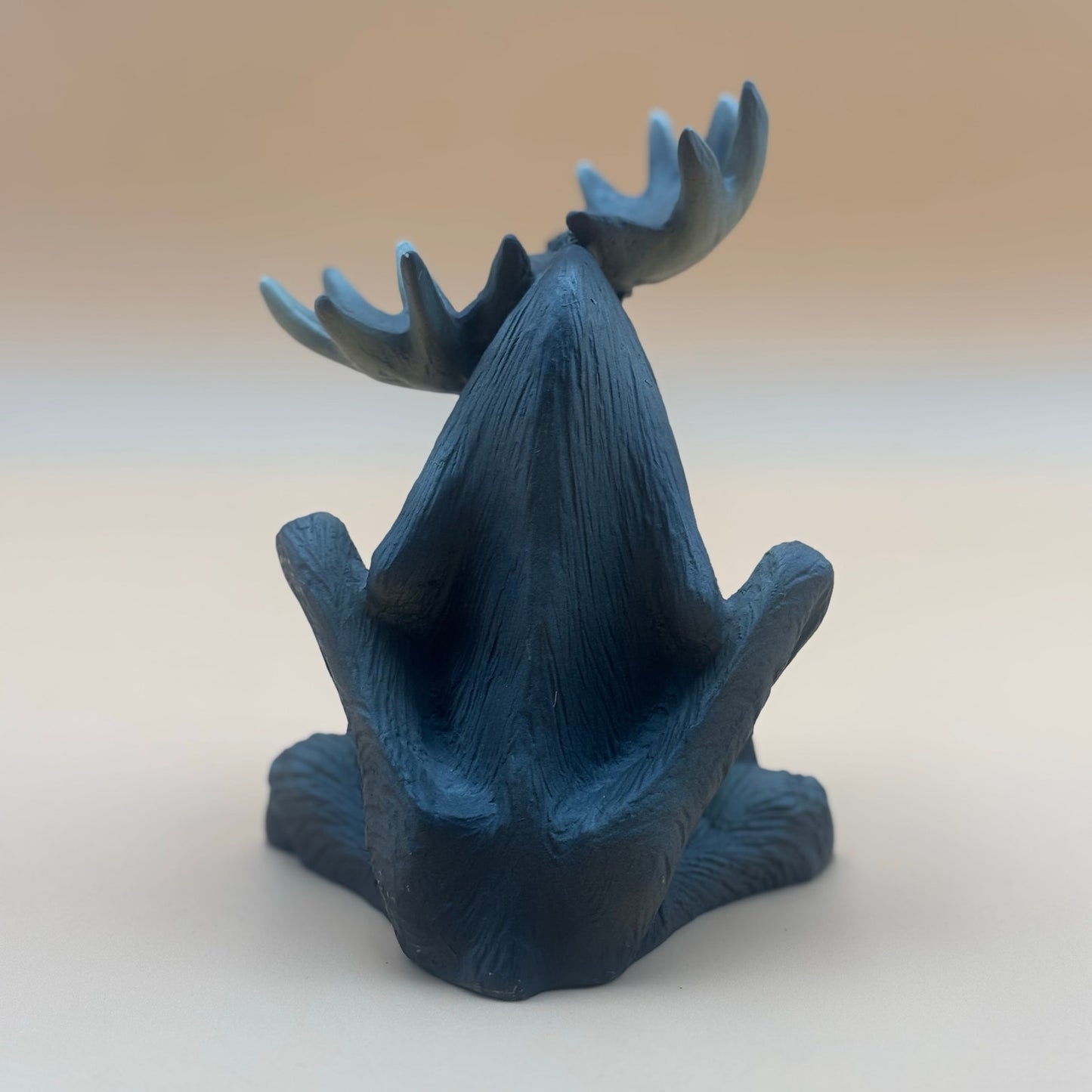 Big Sky Carvers Bearfoots “Mooses” Figurine – 2000 Reading Moose and Bear