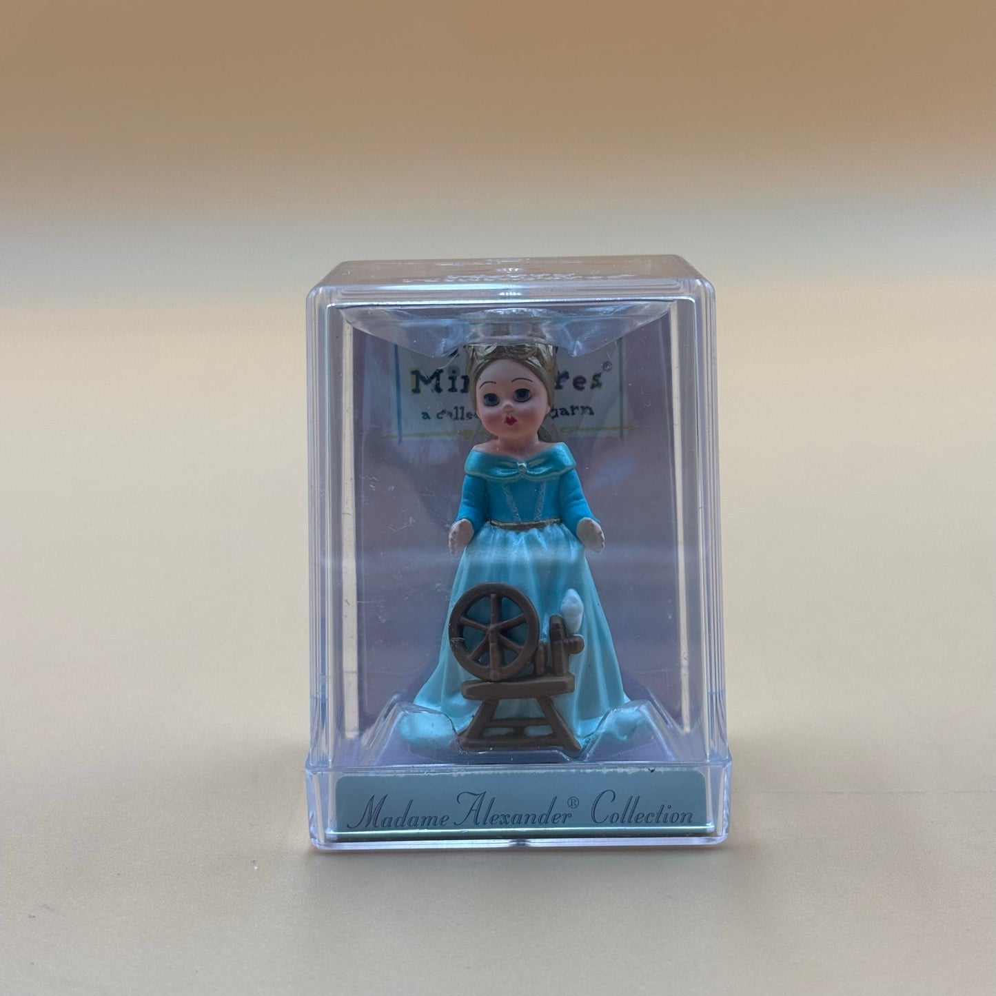 Hallmark Madame Alexander Sleeping Beauty Miniature Figurine  1997 2001 Release
