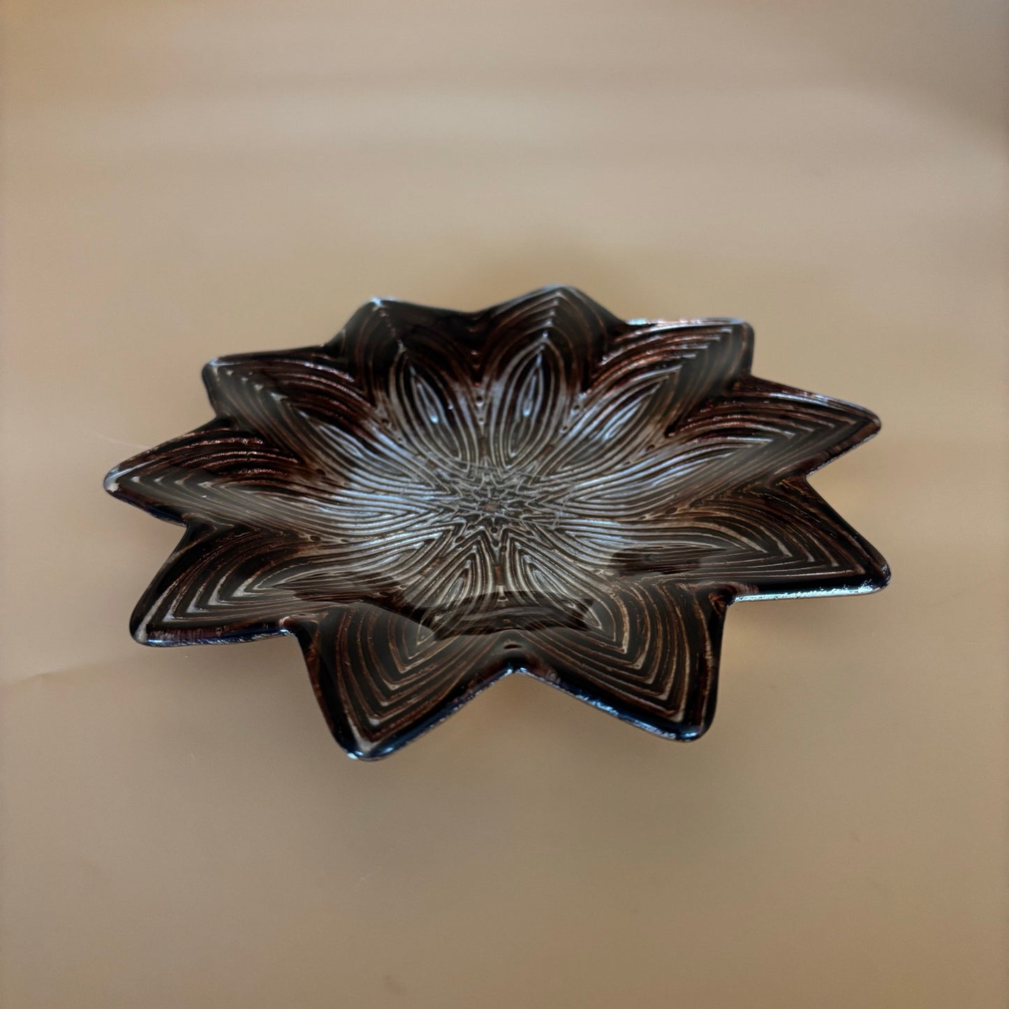 Handmade Turkish Ceramic Star Plate – Point Gold & Silver Metallic Glaze