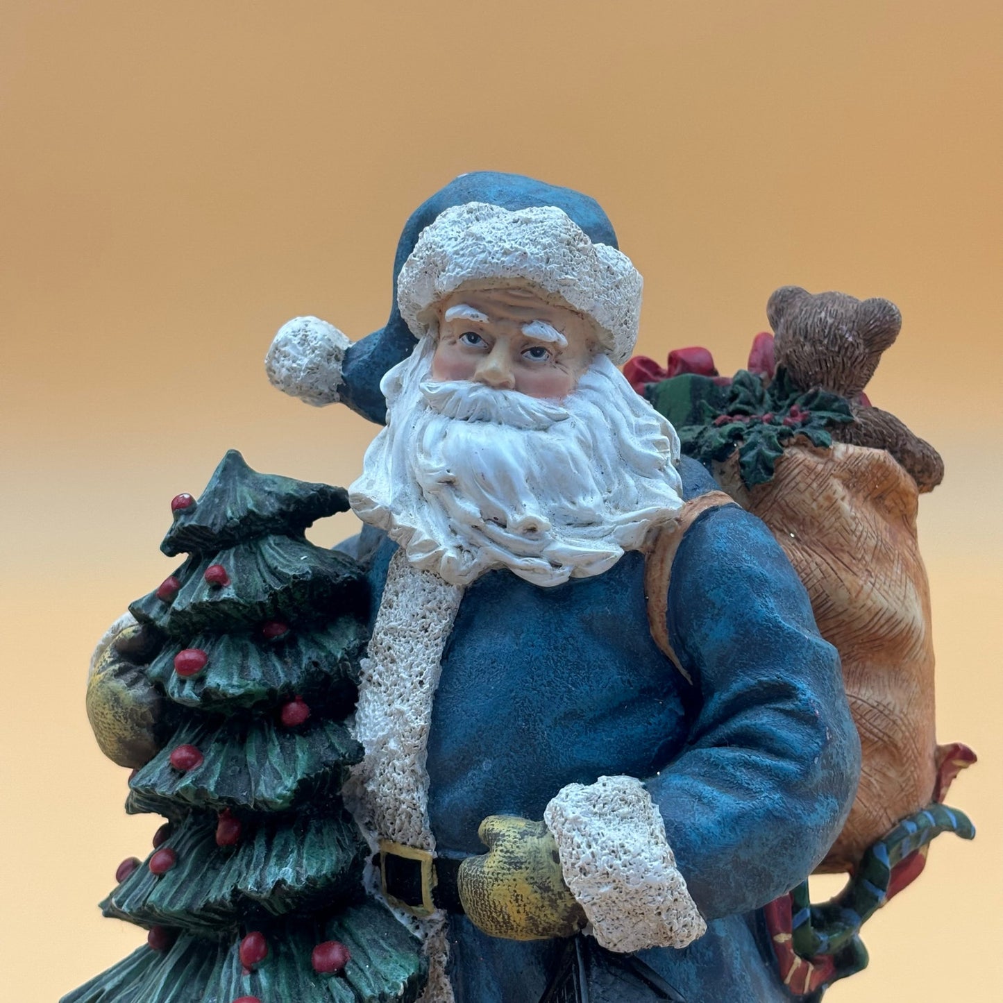 Lang & Wise Classic Santa by Susan Winget – “Santa’s Blue Coat” 1998 Figurine