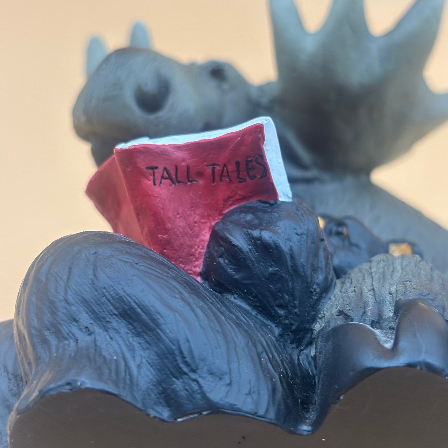 Big Sky Carvers Bearfoots “Mooses” Figurine – 2000 Reading Moose and Bear