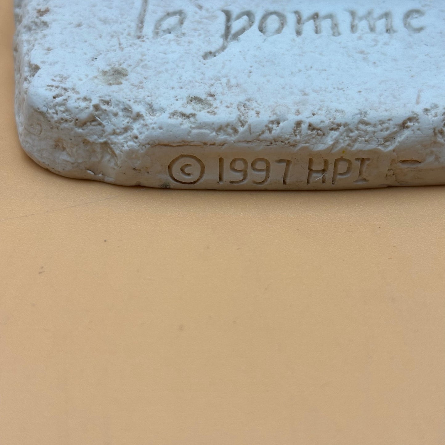 1997 La Pomme Apple Wall Plaque by House Parts Inc – Hand Painted 3D Fruit Decor