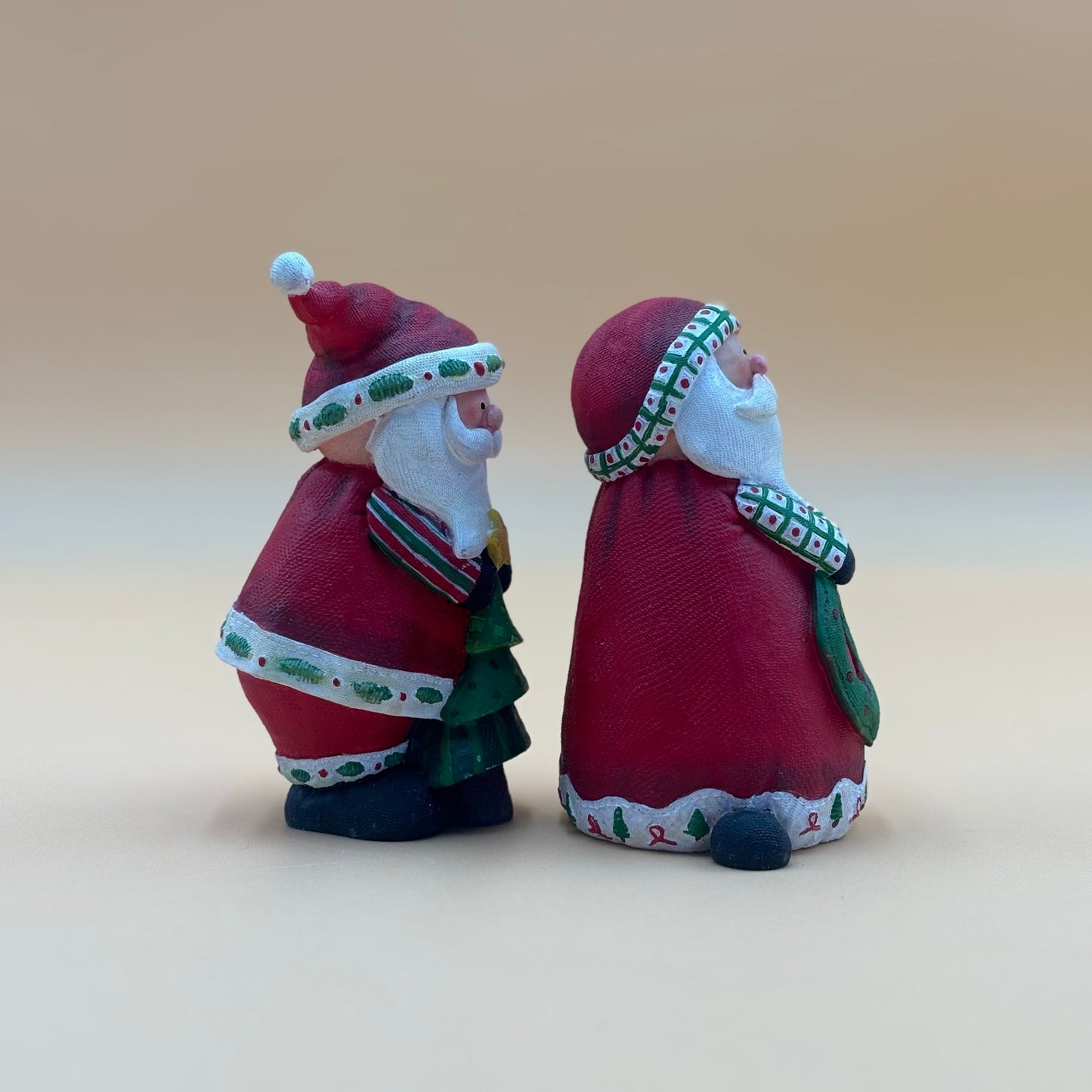 Pair of Santa Claus Resin Figurines – Festive Christmas Decor