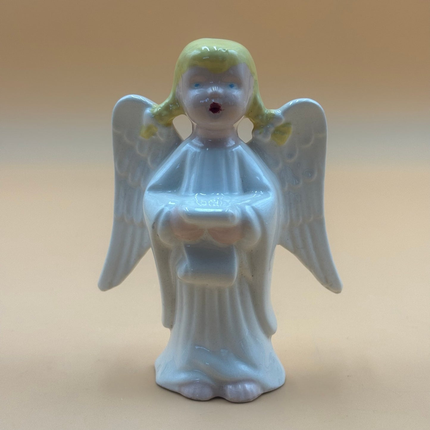 Pair of Vintage Holland Mold-Style White Ceramic Angels – Scroll & Prayer