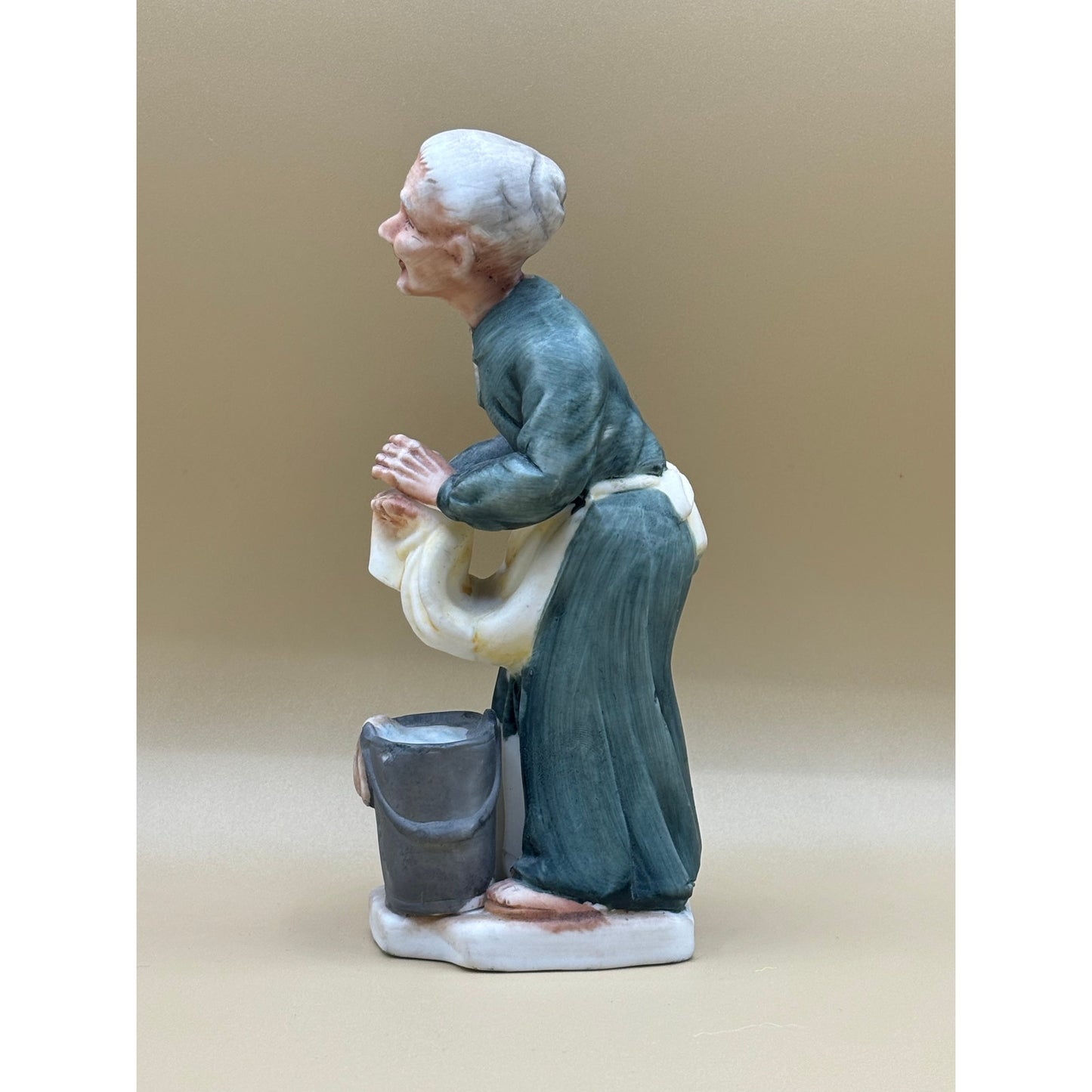 Vintage Napcoware Hand-Painted Laundress Figurine (C-5462)