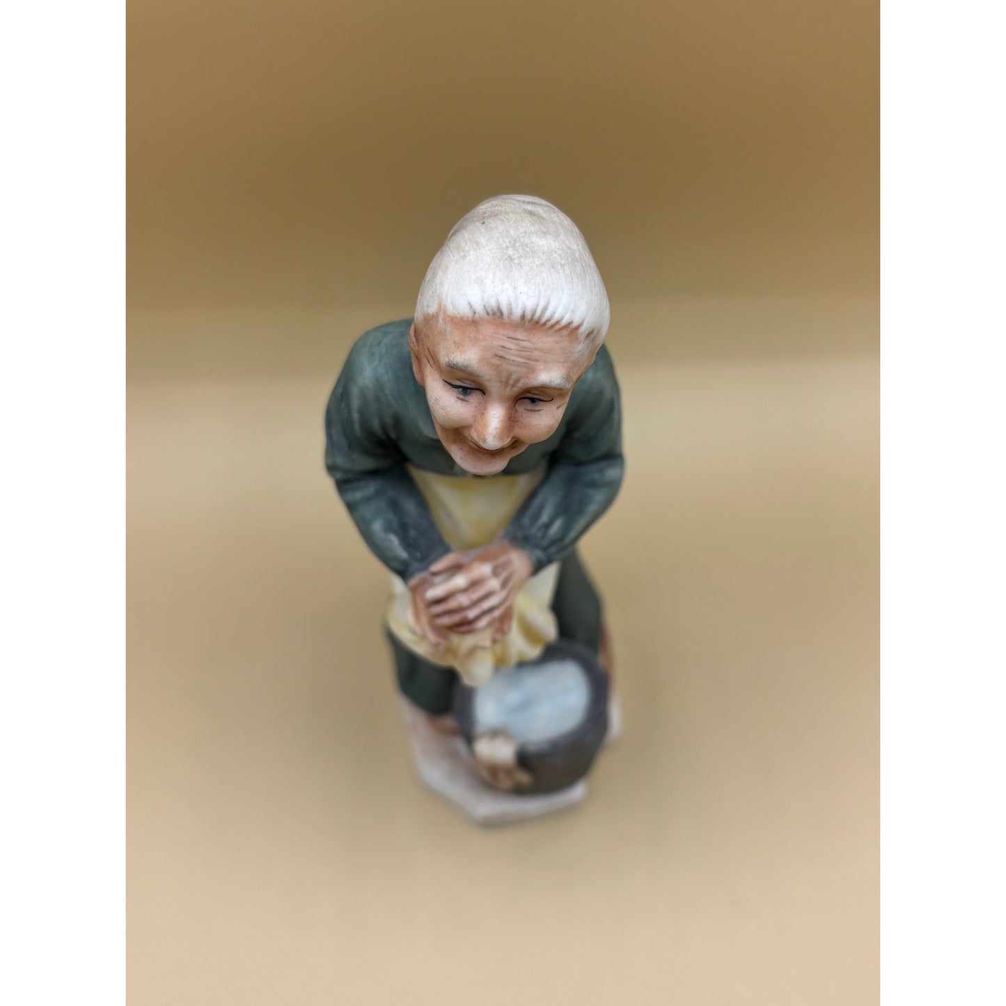 Vintage Napcoware Hand-Painted Laundress Figurine (C-5462)