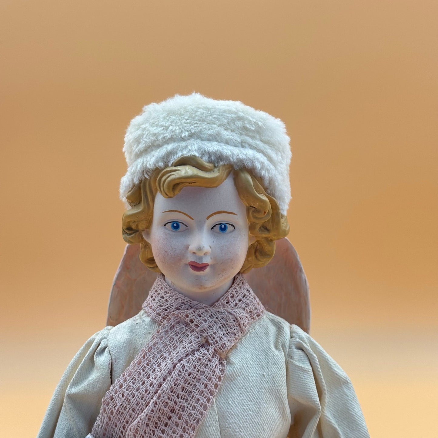 Russ Berrie Christmas Angel Figurine with Wreath – Made in the Philippines