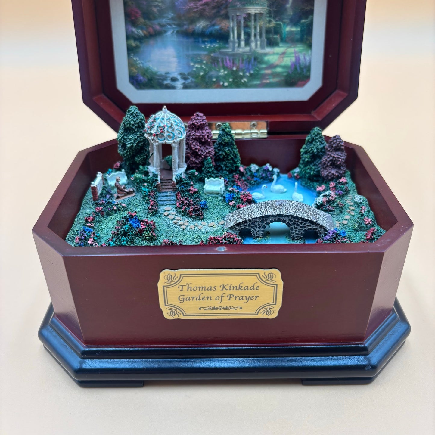 Thomas Kinkade Garden of Prayer Music Box – Ardleigh Elliott, Plays “You’ll Never Walk Alone”