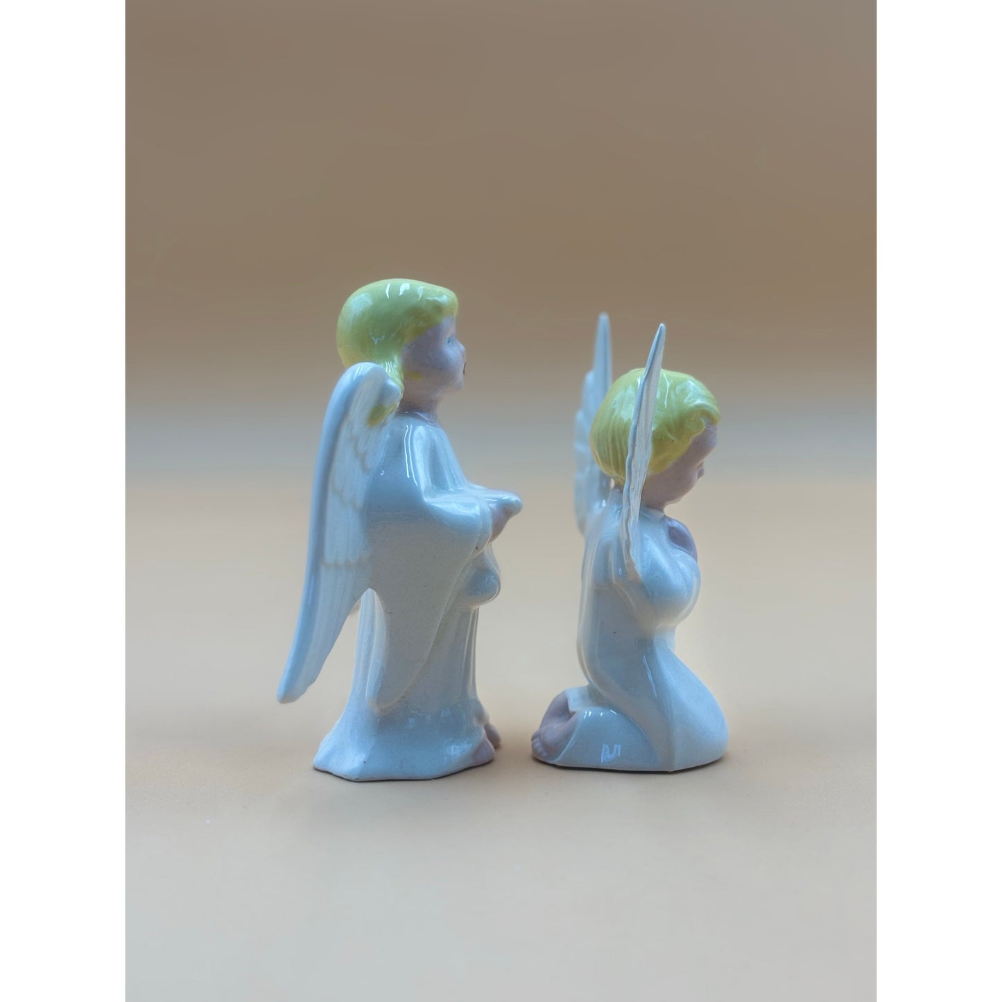 Pair of Vintage Holland Mold-Style White Ceramic Angels – Scroll & Prayer