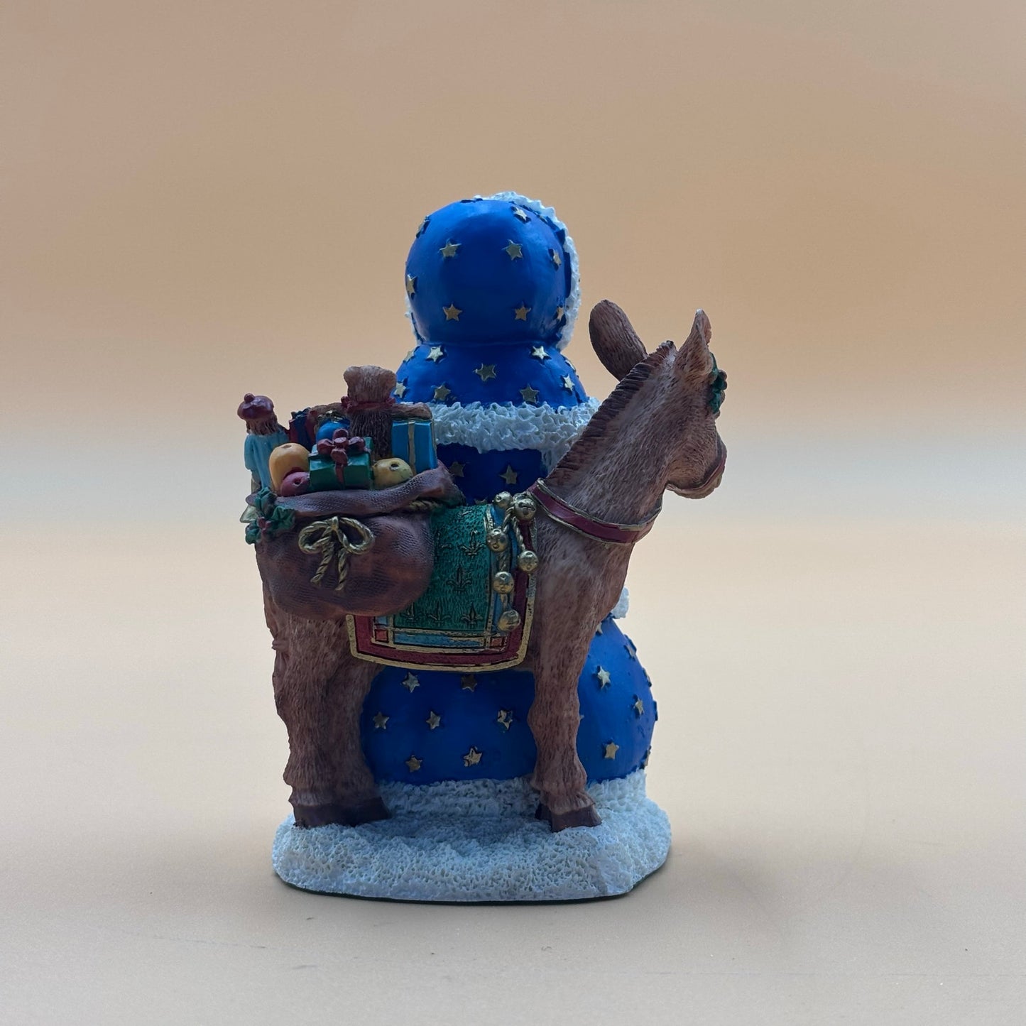 Aunt Airie (France) – International Santa Claus Collection Figurine