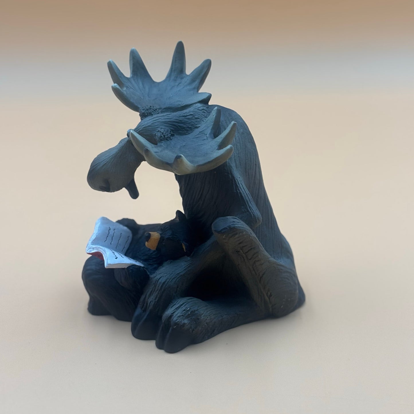 Big Sky Carvers Bearfoots “Mooses” Figurine – 2000 Reading Moose and Bear