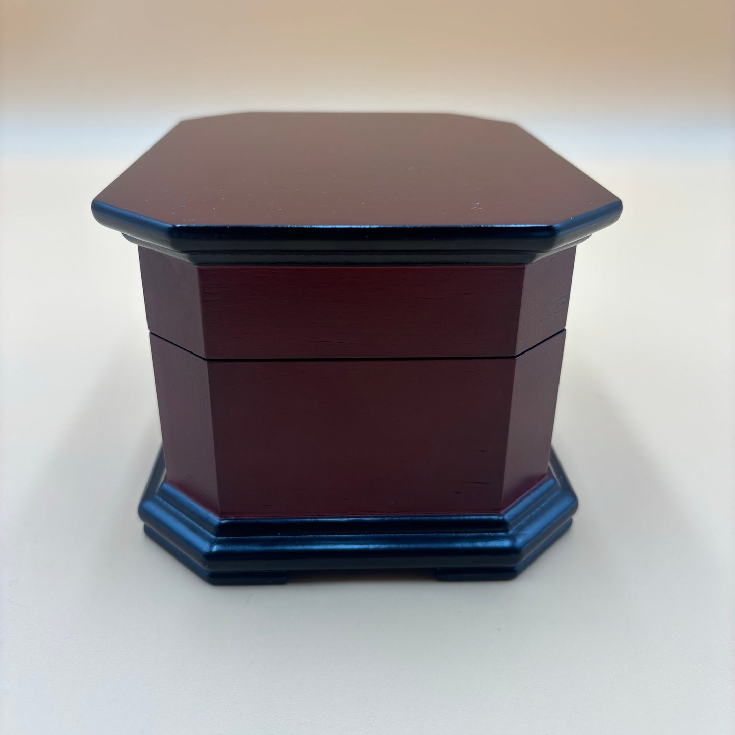 Thomas Kinkade Garden of Prayer Music Box – Ardleigh Elliott, Plays “You’ll Never Walk Alone”