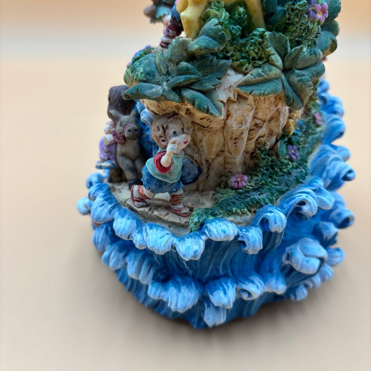 Vintage Biblical Music Box – Rotating Figurines Playing “Chariots of Fire”