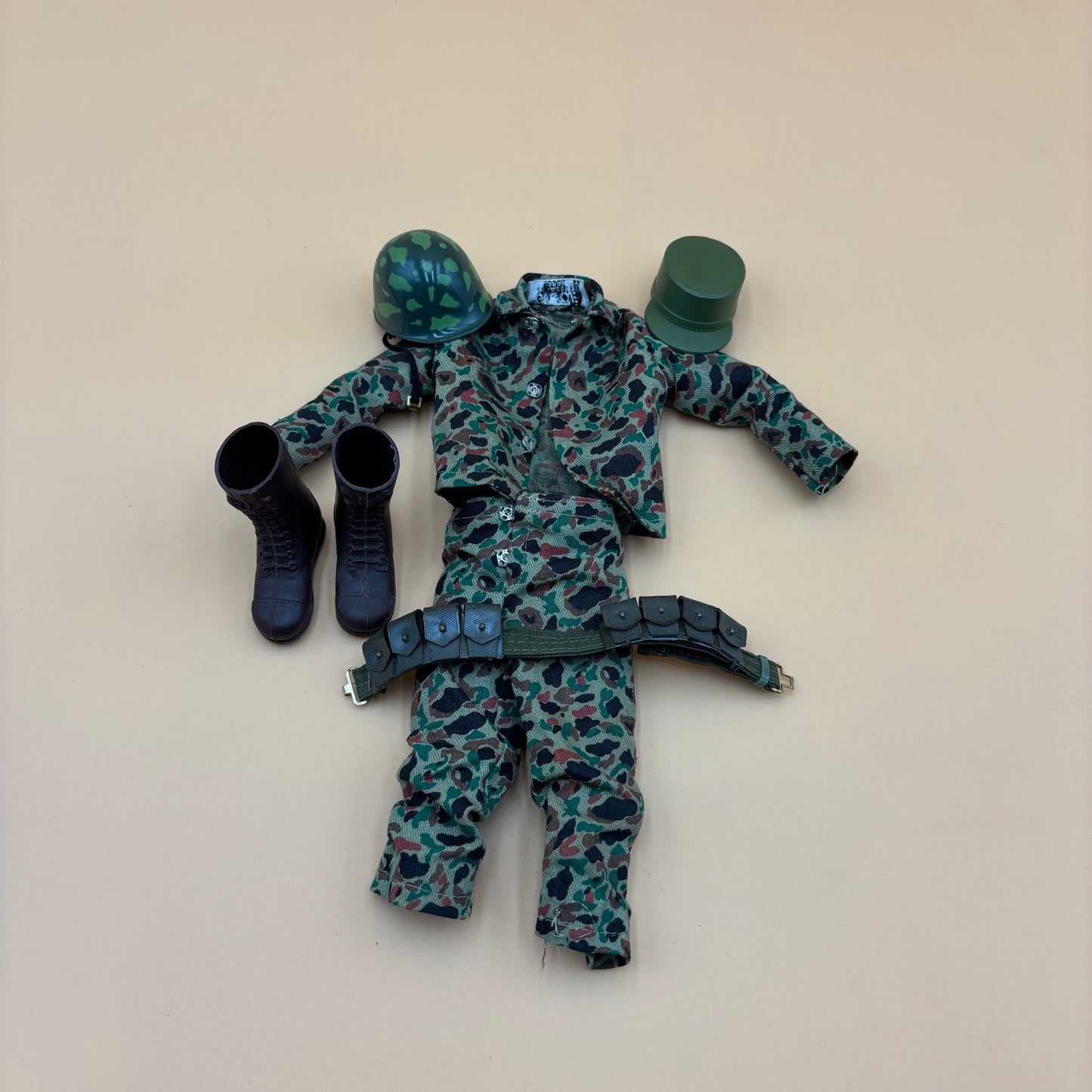 1964 Hasbro G.I. Joe Blonde “Scarface” Figure Outfits & Accessories – Original Vintage