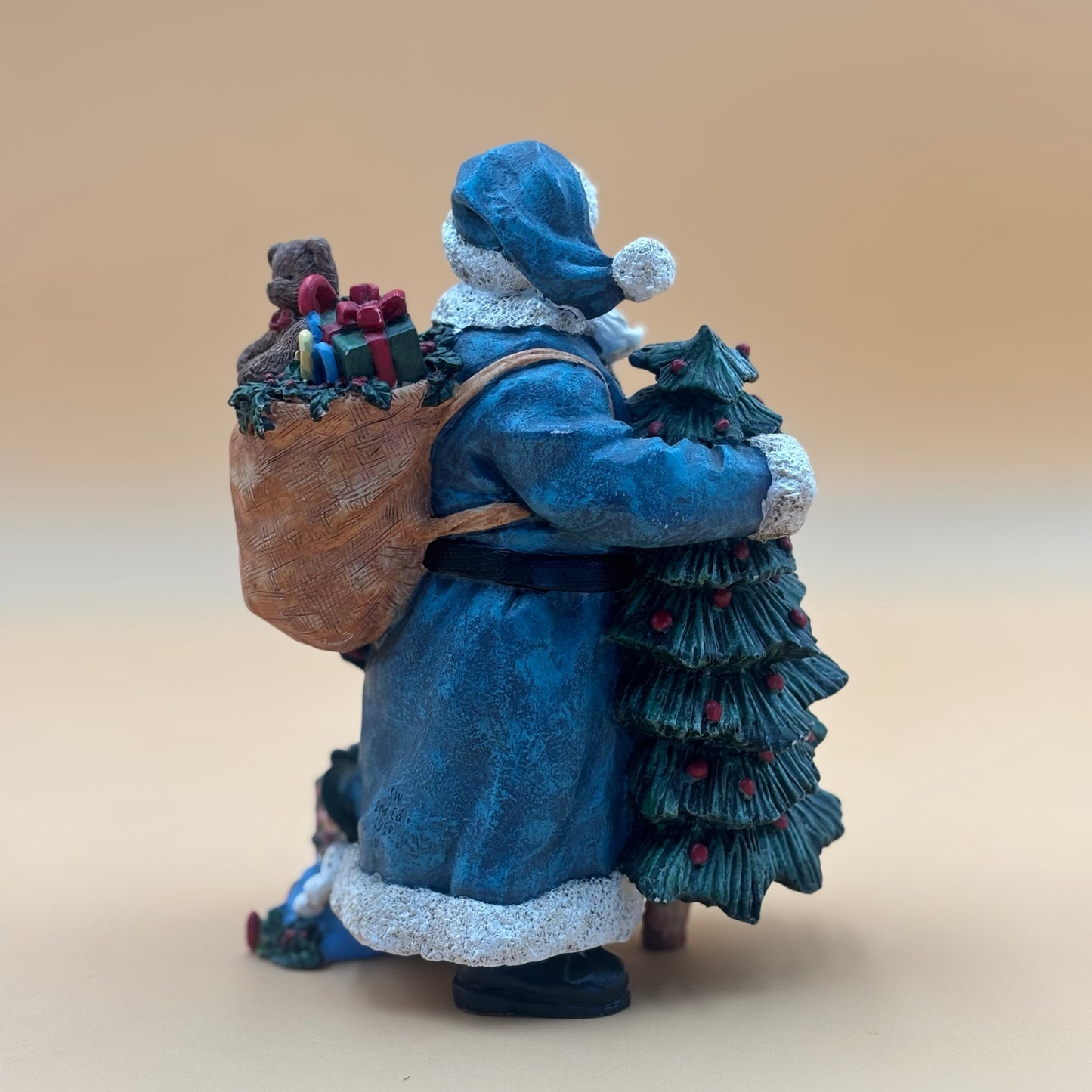 Lang & Wise Classic Santa by Susan Winget – “Santa’s Blue Coat” 1998 Figurine