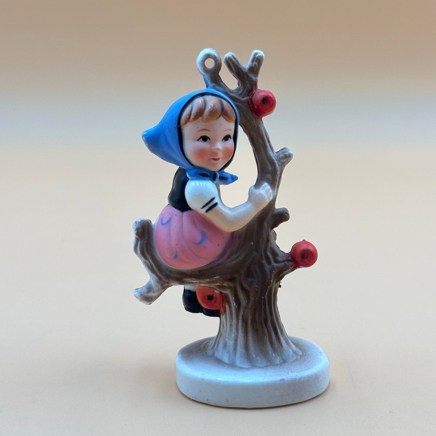Vintage Hummel-Like Boy & Girl Figurines – Hard Plastic Set of 2