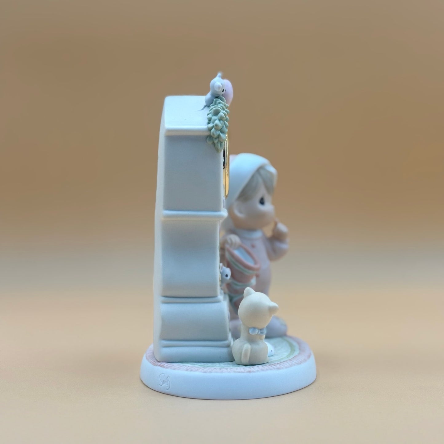 Precious Moments “It’s Almost Time for Santa” - Enesco Figurine (2001)