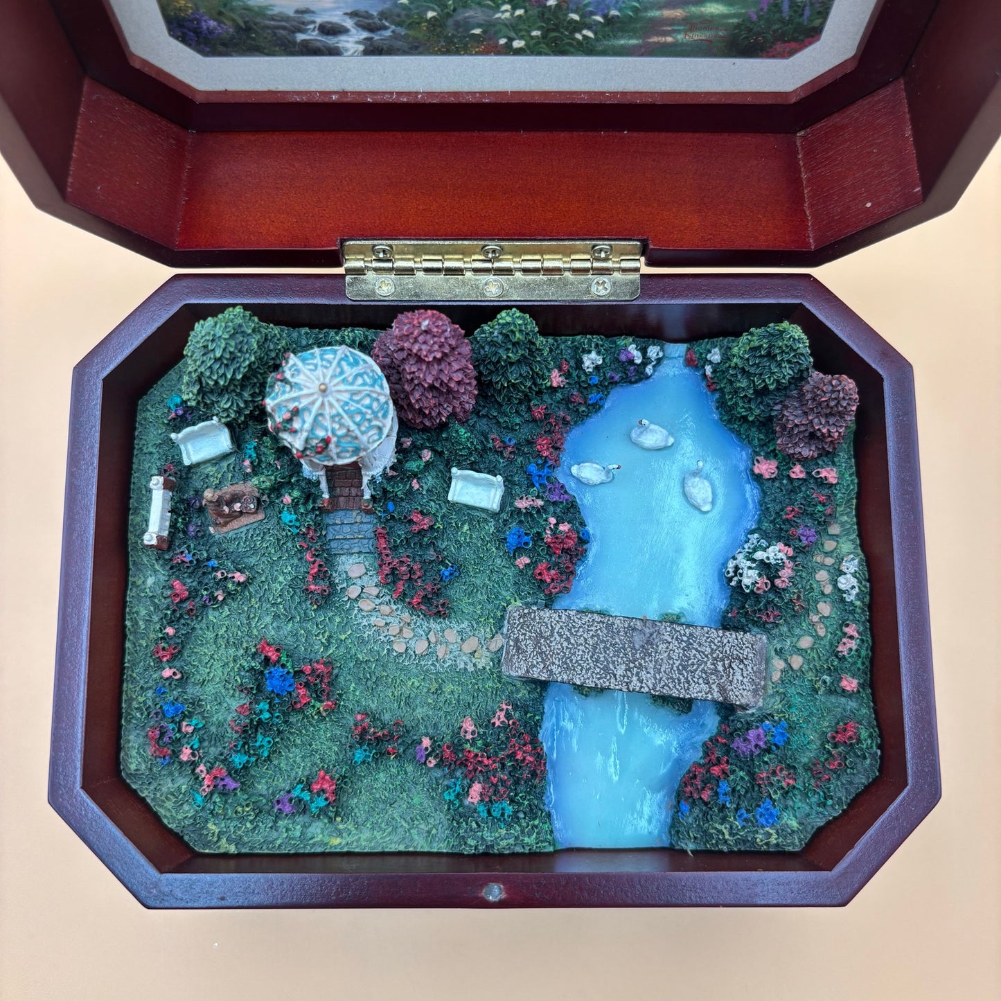 Thomas Kinkade Garden of Prayer Music Box – Ardleigh Elliott, Plays “You’ll Never Walk Alone”