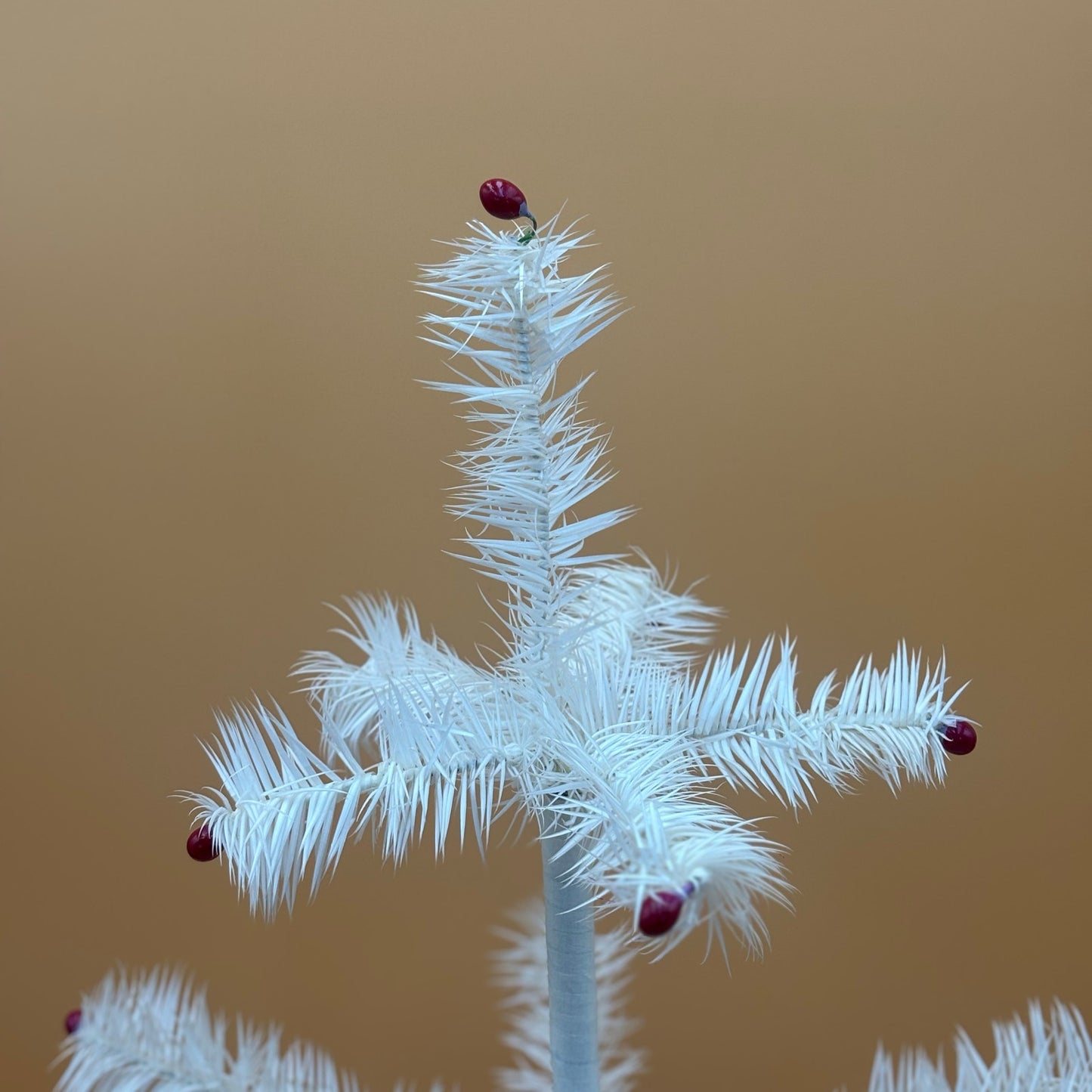 White Feather Goose Christmas Tree with Red Berries – 24” Vintage Style